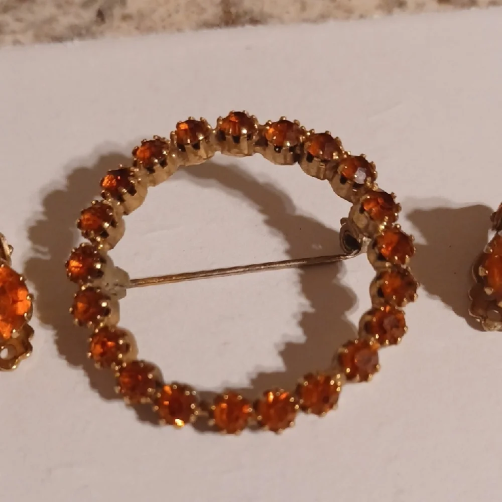 Vintage Gold and Orange Brooch Set Clip On Earings